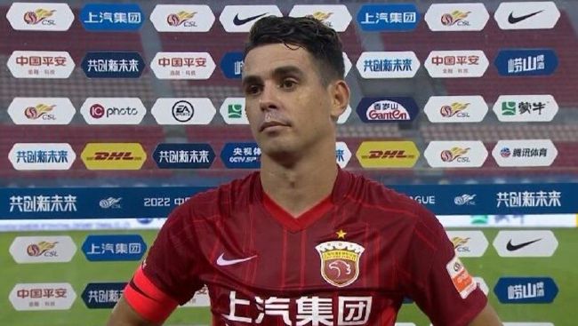 女生扒开腿让男生插