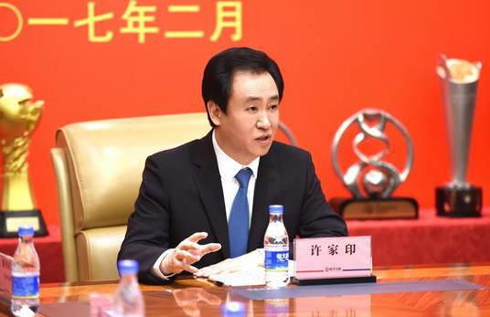 两个少妇撅着屁股做爰